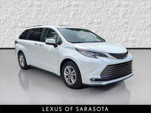Wind Chill Pearl 2022 Toyota Sienna Limited