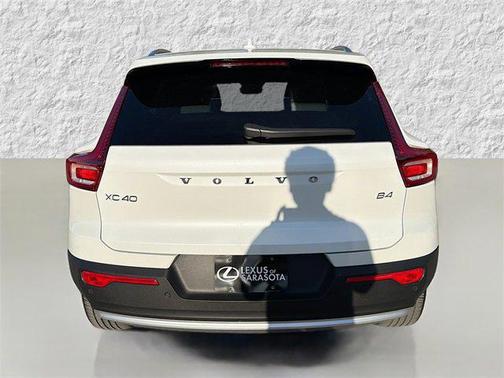 2023 Volvo XC40 B4 Plus Bright Theme