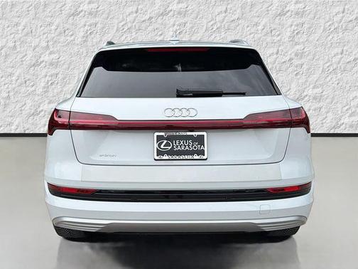 2019 Audi e-tron Premium Plus