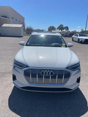 2019 Audi e-tron Premium Plus