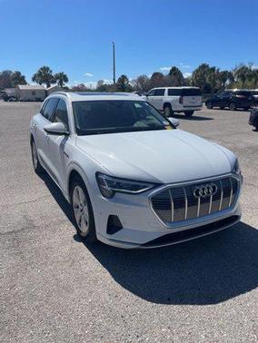 2019 Audi e-tron Premium Plus