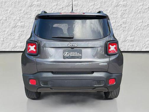 Granite Crystal Metallic Clearcoat 2017 Jeep Renegade Latitude