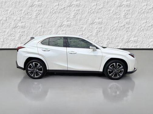 Eminent White Pearl 2025 Lexus UX 300h Premium