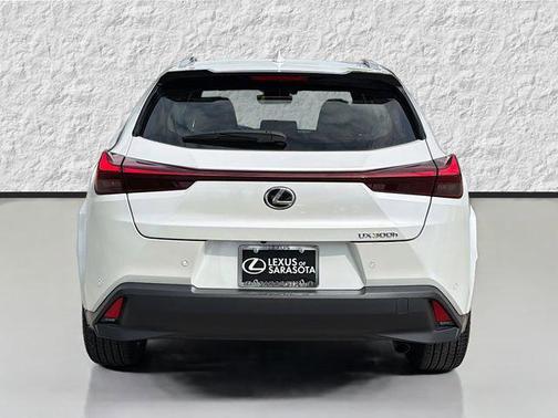 White Pearl 2025 Lexus UX 300h Premium