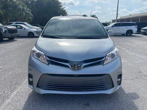Celestial Silver Metallic 2019 Toyota Sienna XLE Premium