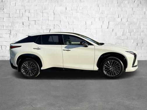 2023 Lexus RZ 450e Luxury