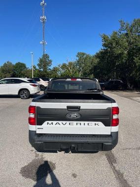 Oxford White 2022 Ford Maverick Lariat