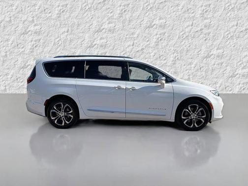 2022 Chrysler Pacifica L