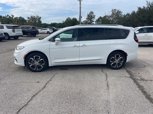 2022 Chrysler Pacifica L