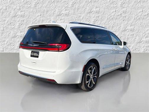2022 Chrysler Pacifica L