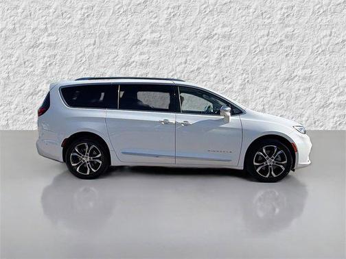 2022 Chrysler Pacifica L