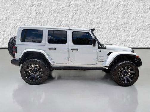 Bright White Clearcoat 2021 Jeep Wrangler Unlimited Sahara