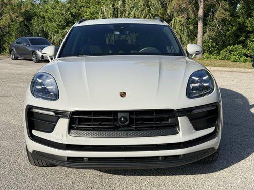 2023 Porsche Macan Base