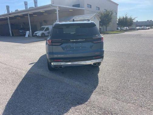 2025 GMC Acadia Denali