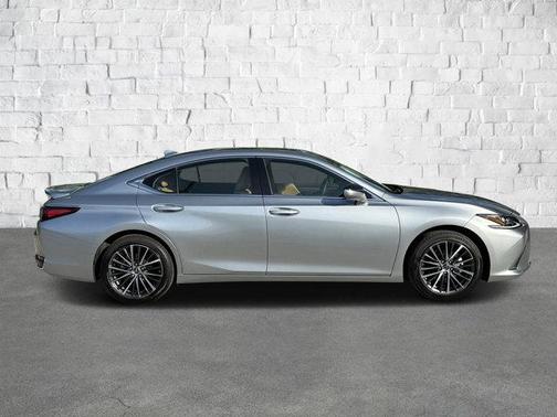 2023 Lexus ES 300h Base