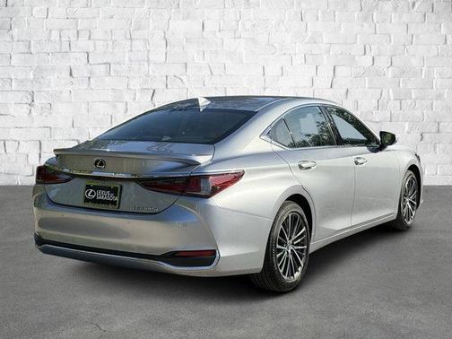 2023 Lexus ES 300h Base