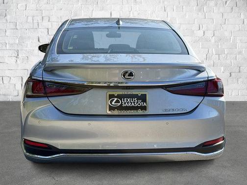 2023 Lexus ES 300h Base