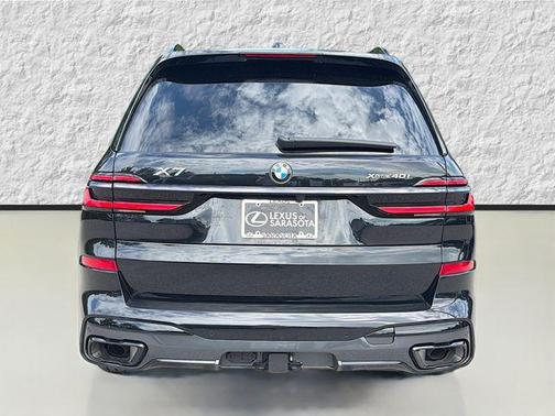 Black Sapphire Metallic 2024 BMW X7 xDrive40i