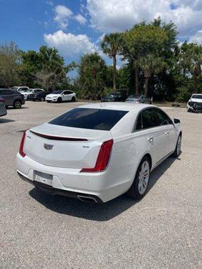 Crystal White Tricoat 2018 Cadillac XTS Luxury