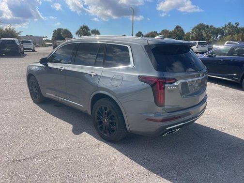 2022 Cadillac XT6 Luxury FWD