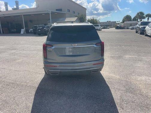 2022 Cadillac XT6 Luxury FWD