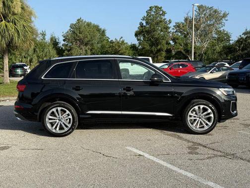 2025 Audi Q7 55 Premium Plus