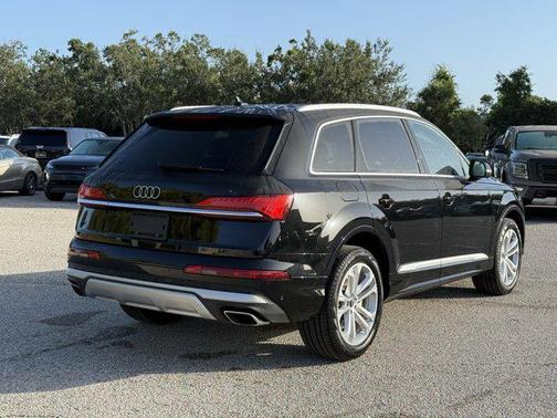 2025 Audi Q7 55 Premium Plus