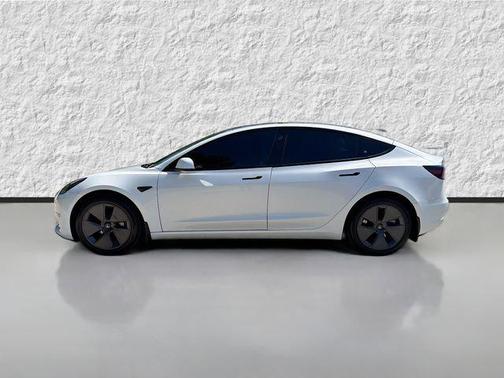 Pearl White Multi-Coat 2023 Tesla Model 3 Standard Range