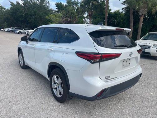 Wind Chill Pearl 2022 Toyota Highlander L