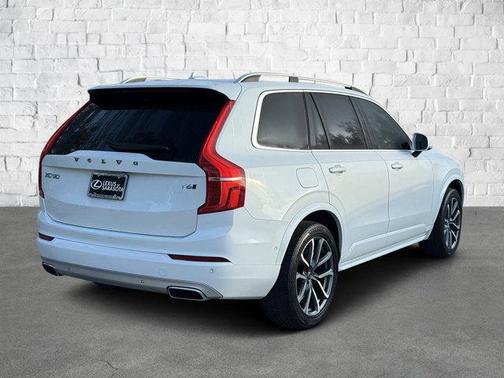2019 Volvo XC90 T6 Momentum