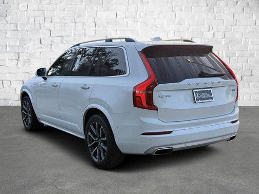 2019 Volvo XC90 T6 Momentum