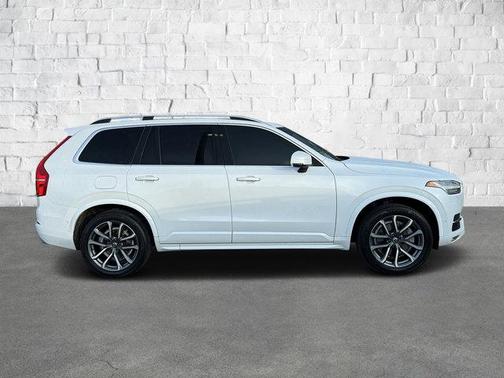2019 Volvo XC90 T6 Momentum