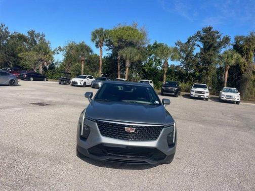 2024 Cadillac XT4 Premium Luxury
