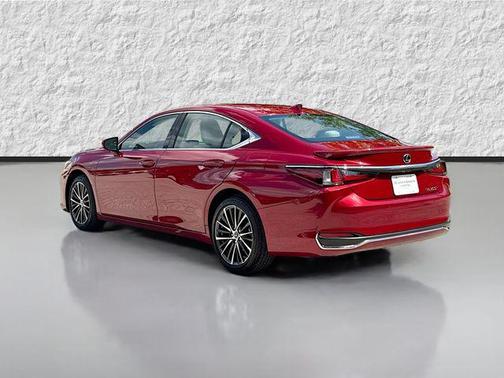 Matador Red Mica 2025 Lexus ES 300h Base