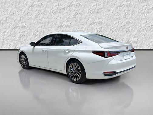 Eminent White Pearl 2024 Lexus ES 300h Luxury