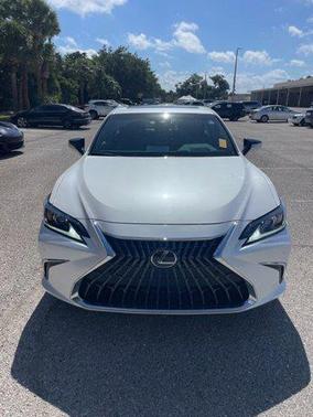 Eminent White Pearl 2024 Lexus ES 300h Luxury