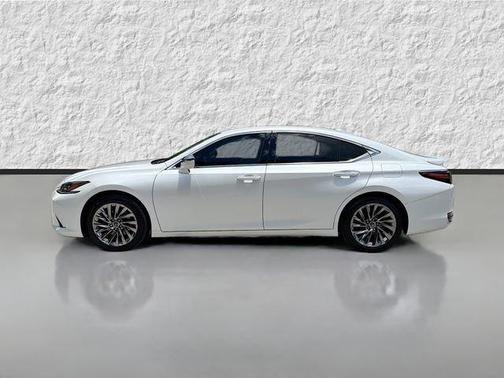 Eminent White Pearl 2024 Lexus ES 300h Luxury