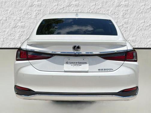 Eminent White Pearl 2024 Lexus ES 300h Luxury