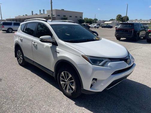 Super White 2018 Toyota RAV4 Hybrid XLE