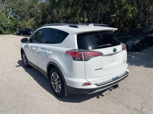Super White 2018 Toyota RAV4 Hybrid XLE