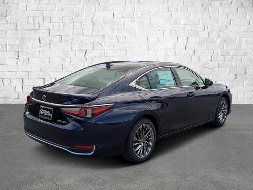 2025 Lexus ES 300h Luxury