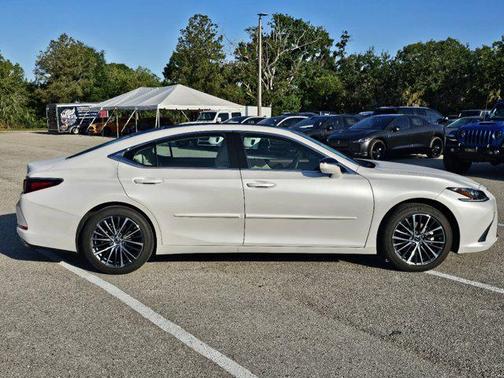Eminent White Pearl 2024 Lexus ES 350 Base