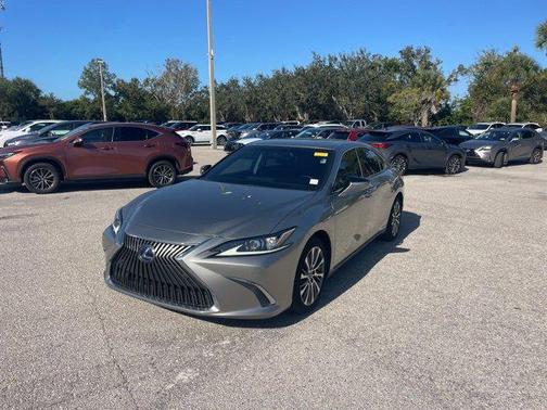2019 Lexus ES 300h Base