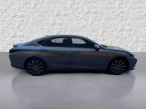 2019 Lexus ES 300h Base