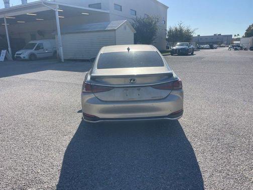 2019 Lexus ES 300h Base