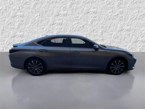 2019 Lexus ES 300h Base