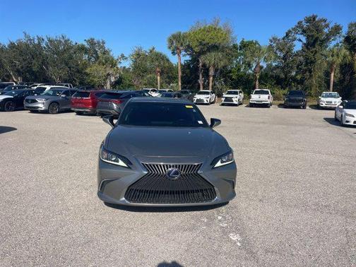 2019 Lexus ES 300h Base