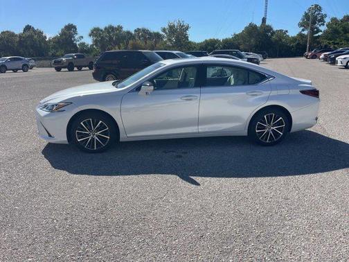 2024 Lexus ES 250 Base