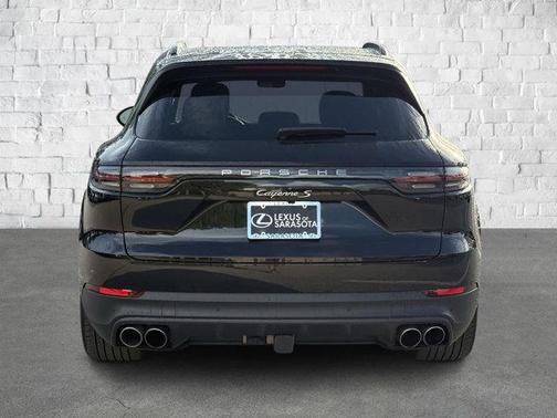 2023 Porsche Cayenne Platinum Edition