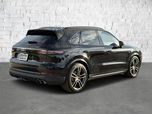 2023 Porsche Cayenne Platinum Edition